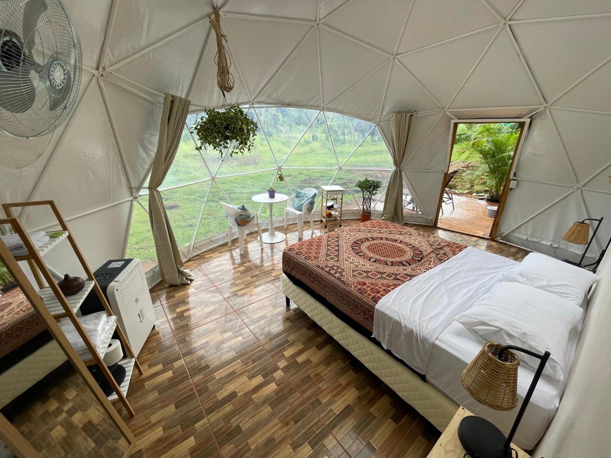 La Comarca River Glamping Dome Near Manuel Antonio Luaran gambar