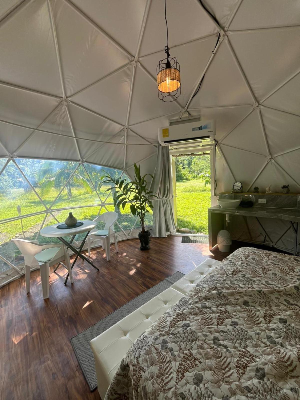 La Comarca River Glamping Dome Near Manuel Antonio Luaran gambar