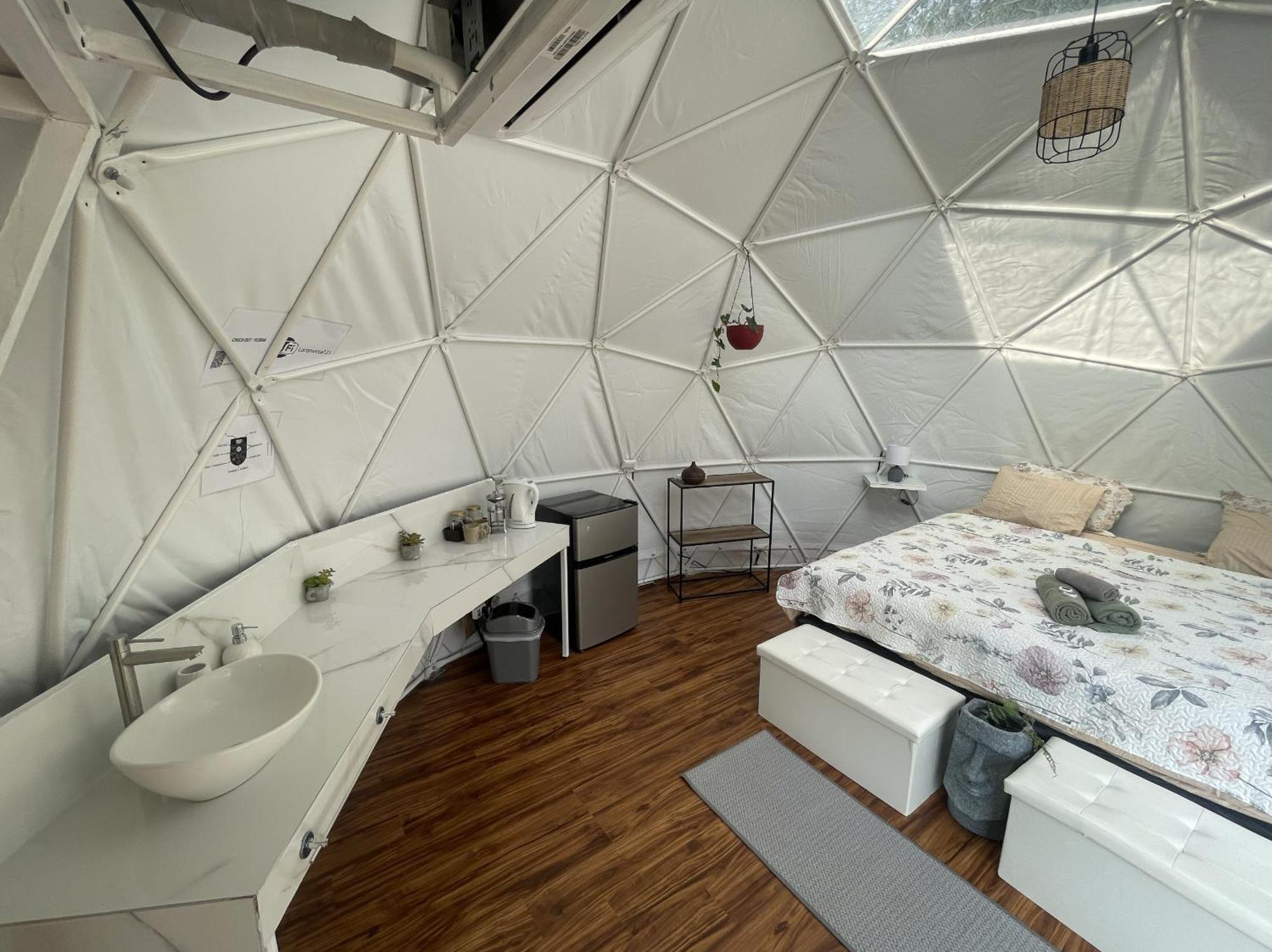 La Comarca River Glamping Dome Near Manuel Antonio Luaran gambar