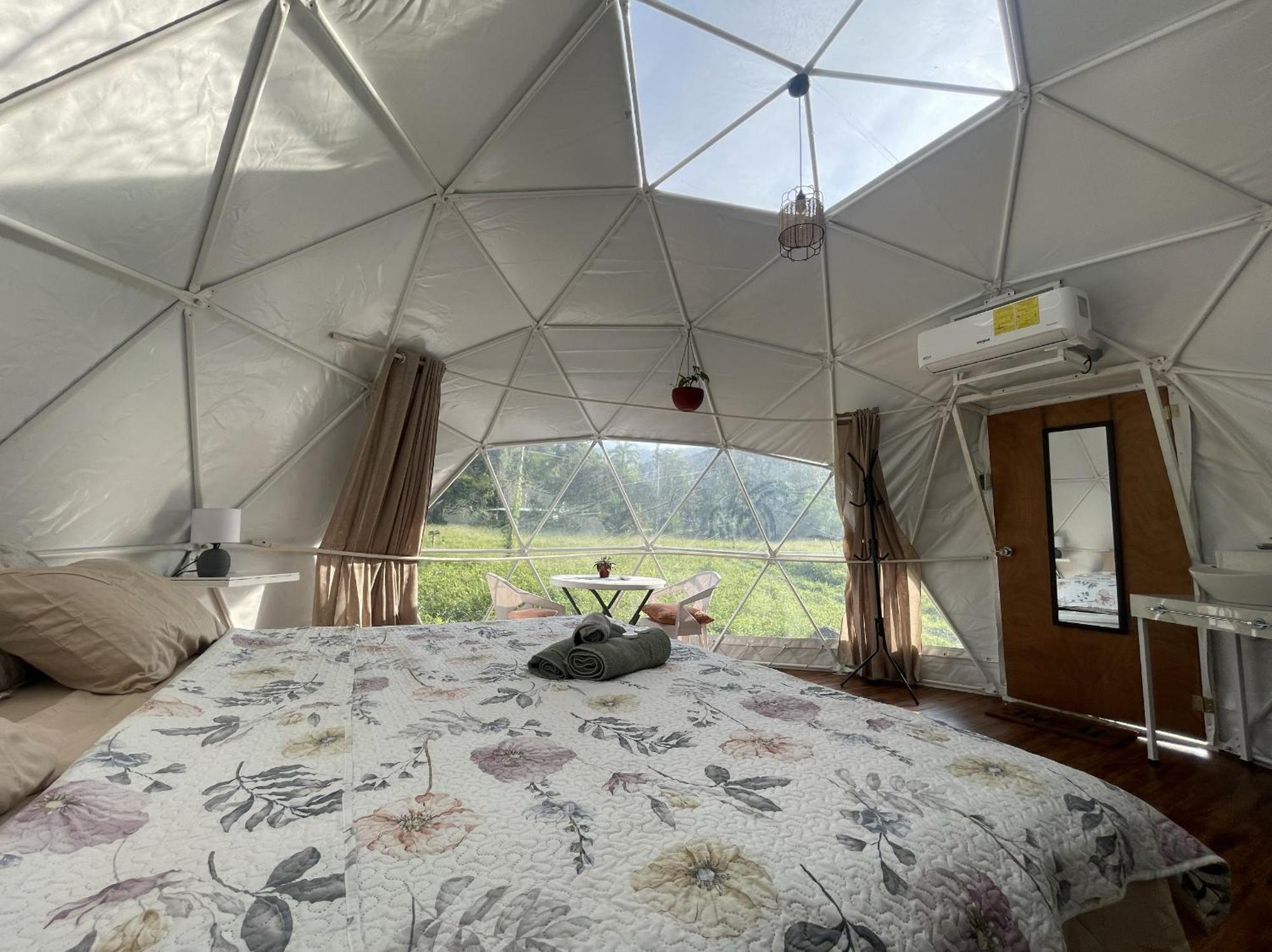 La Comarca River Glamping Dome Near Manuel Antonio Luaran gambar